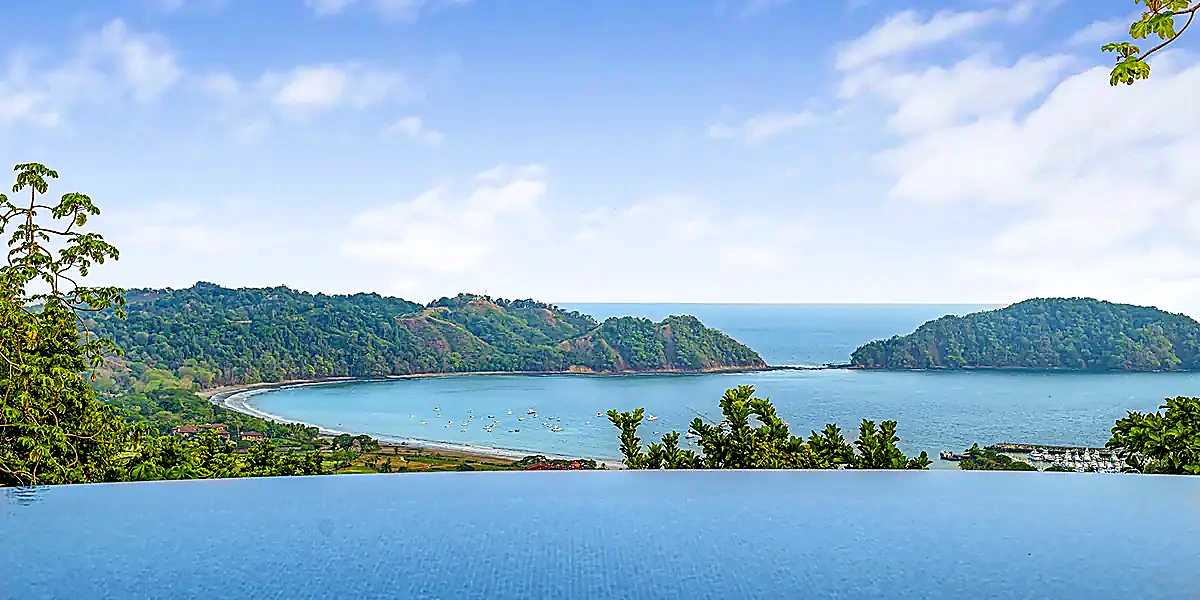 Vista Tres Bahías community at Los Sueños Resort